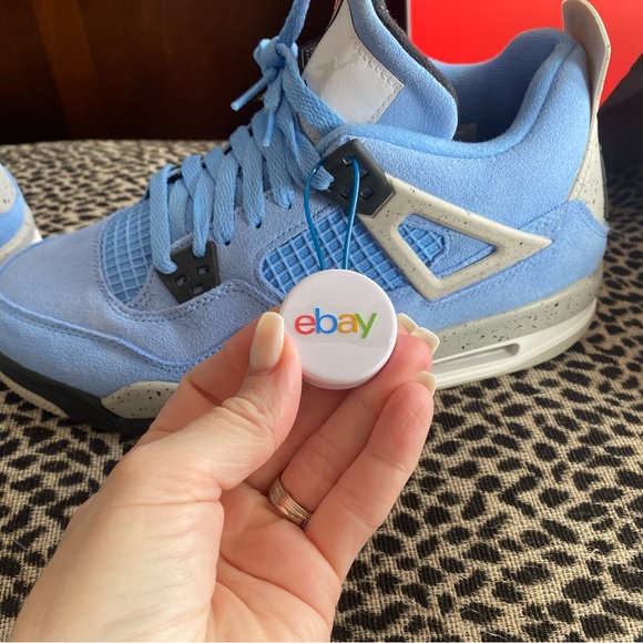 AUTHENTIC
Air Jordan 4 Retro (GS) University Blue/Black 408452-400 Size 6.5Y - Picture 10 of 12